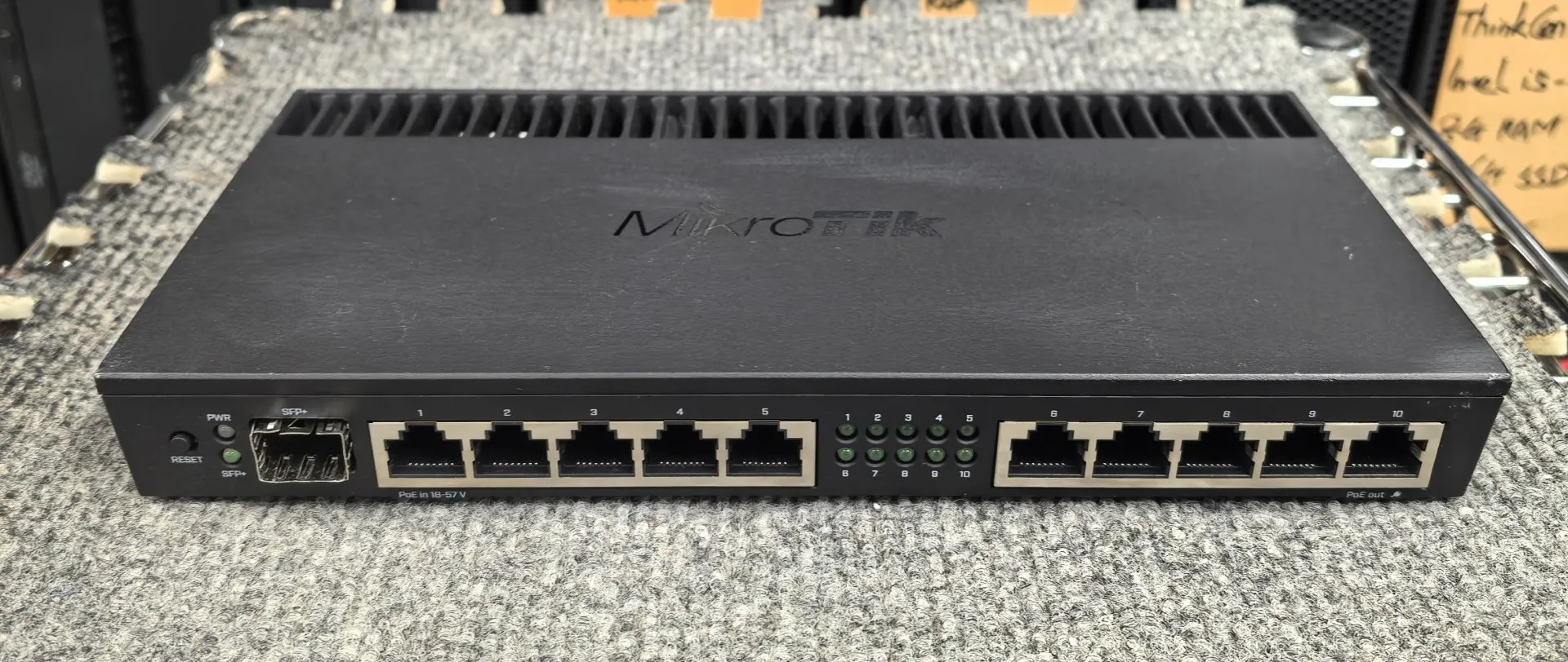 MikroTik RB4011iGS+RM