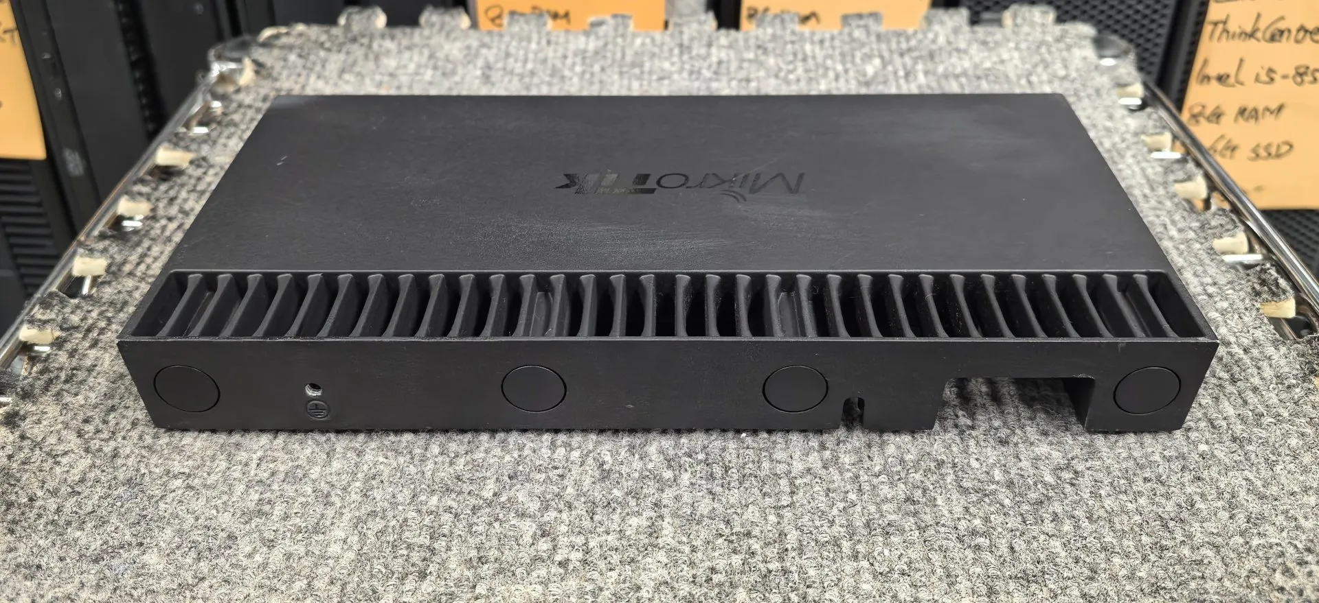 MikroTik RB4011iGS+RM